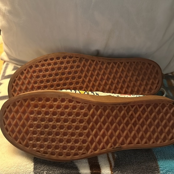 Custom Vans. Hand painted with different artwork - Picture 4 of 7